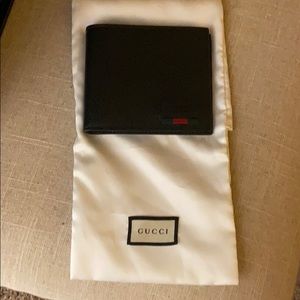 Gucci men’s leather bifold wallet with web.